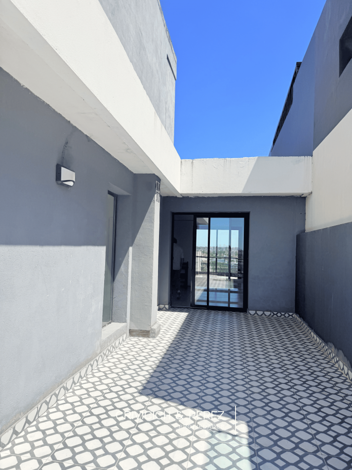 Semipiso de 3 ambientes sobre Av. Paso 