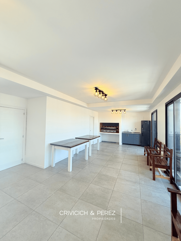 Semipiso de 3 ambientes sobre Av. Paso 