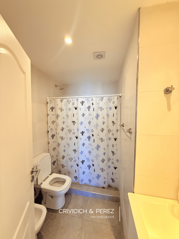 Semipiso de 3 ambientes sobre Av. Paso 