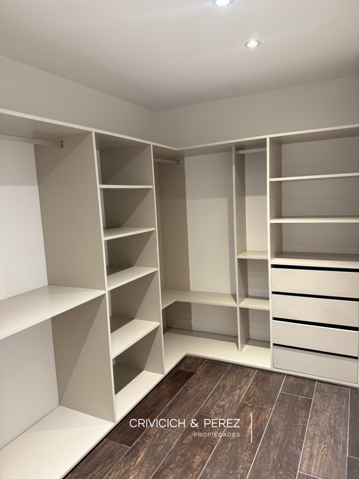 Departamento 3 ambientes - Zona Guemes con Cochera y Baulera