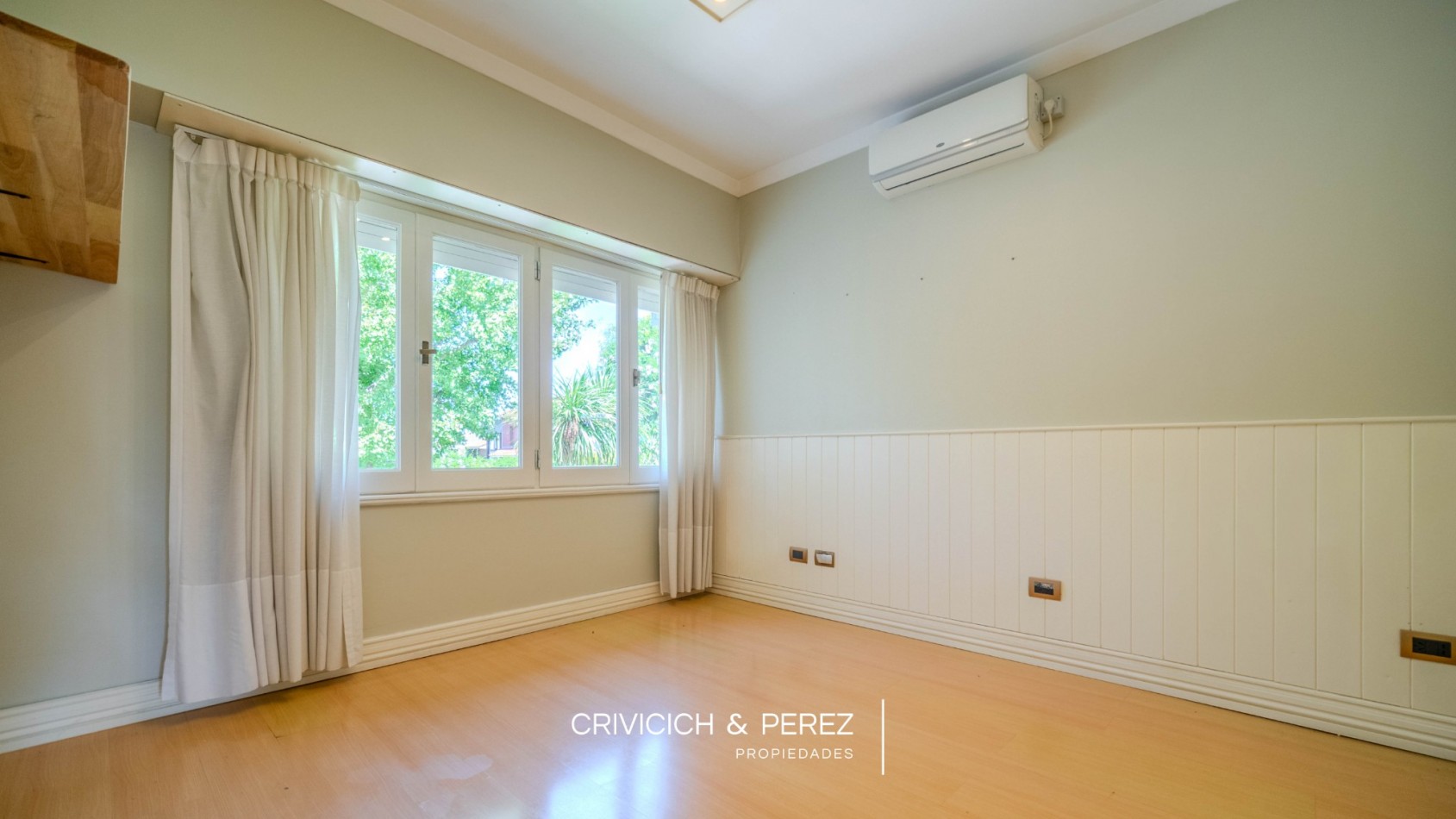 Chalet 5 ambientes en venta - Los Troncos