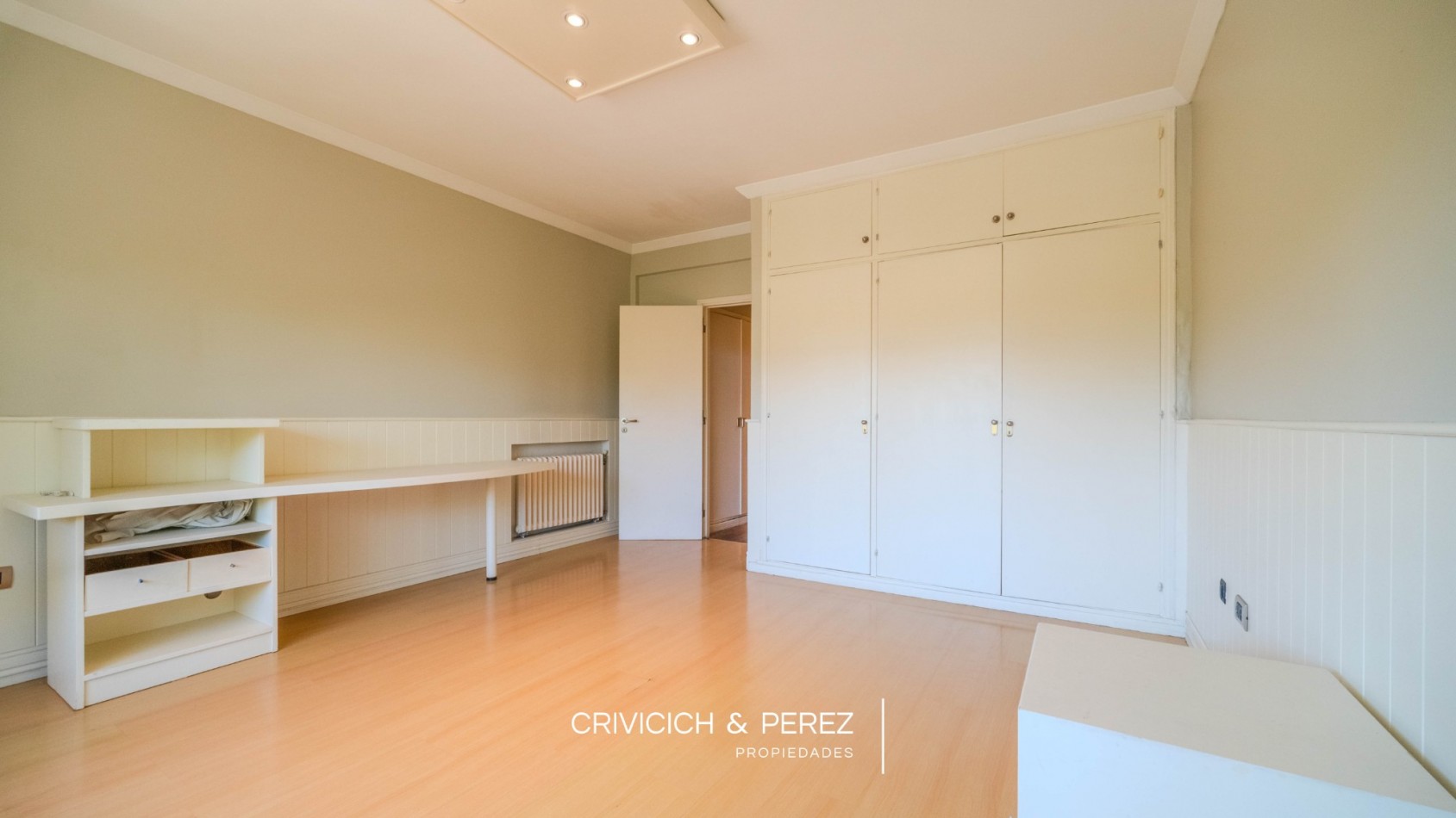 Chalet 5 ambientes en venta - Los Troncos