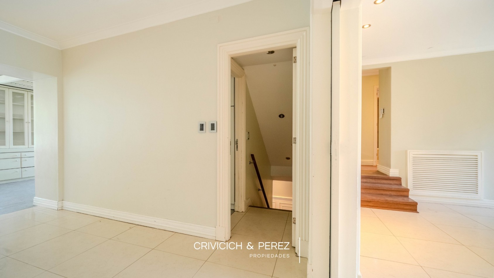 Chalet 5 ambientes en venta - Los Troncos