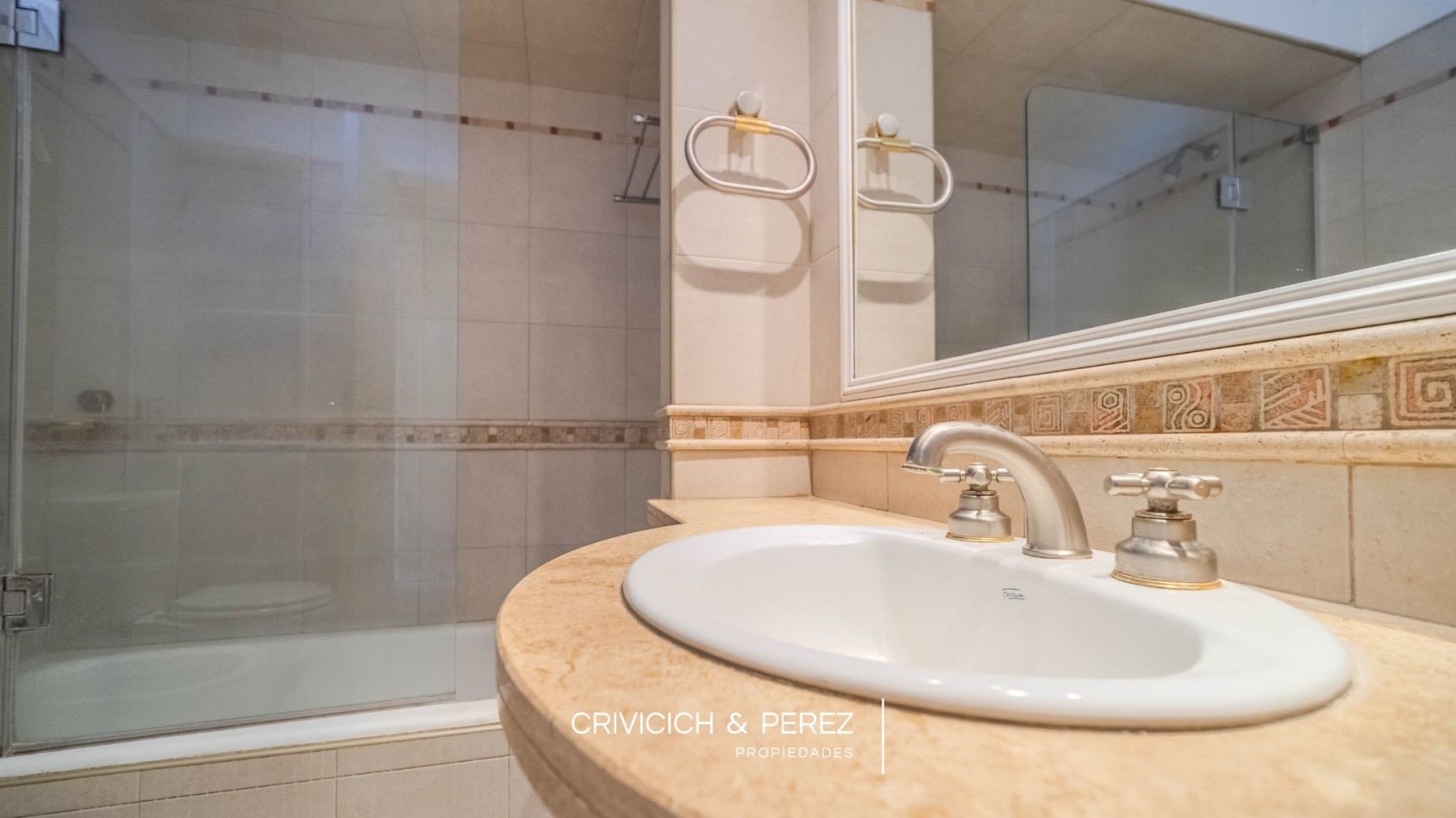 Chalet 5 ambientes en venta - Los Troncos