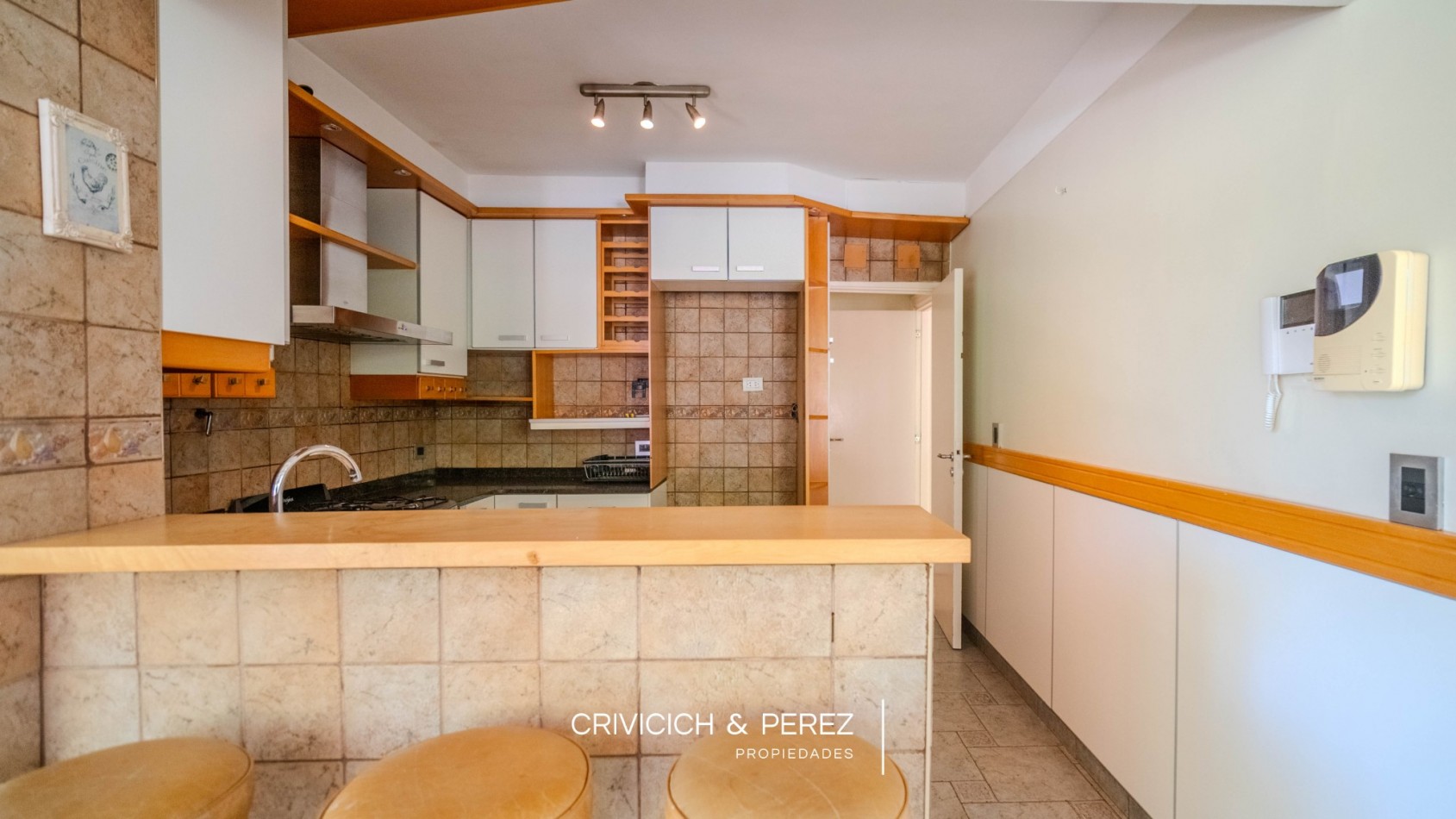 Chalet 5 ambientes en venta - Los Troncos