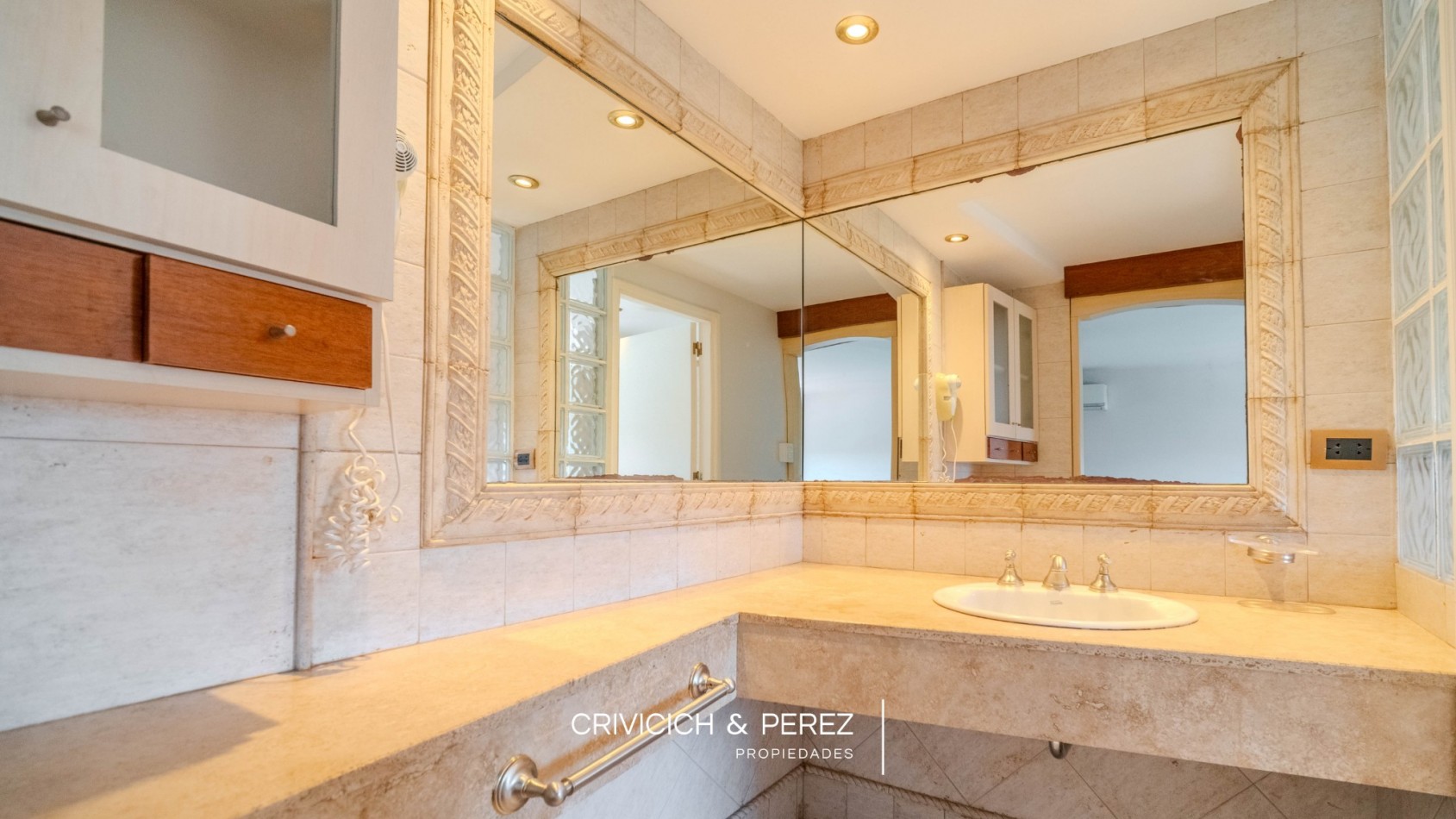 Chalet 5 ambientes en venta - Los Troncos