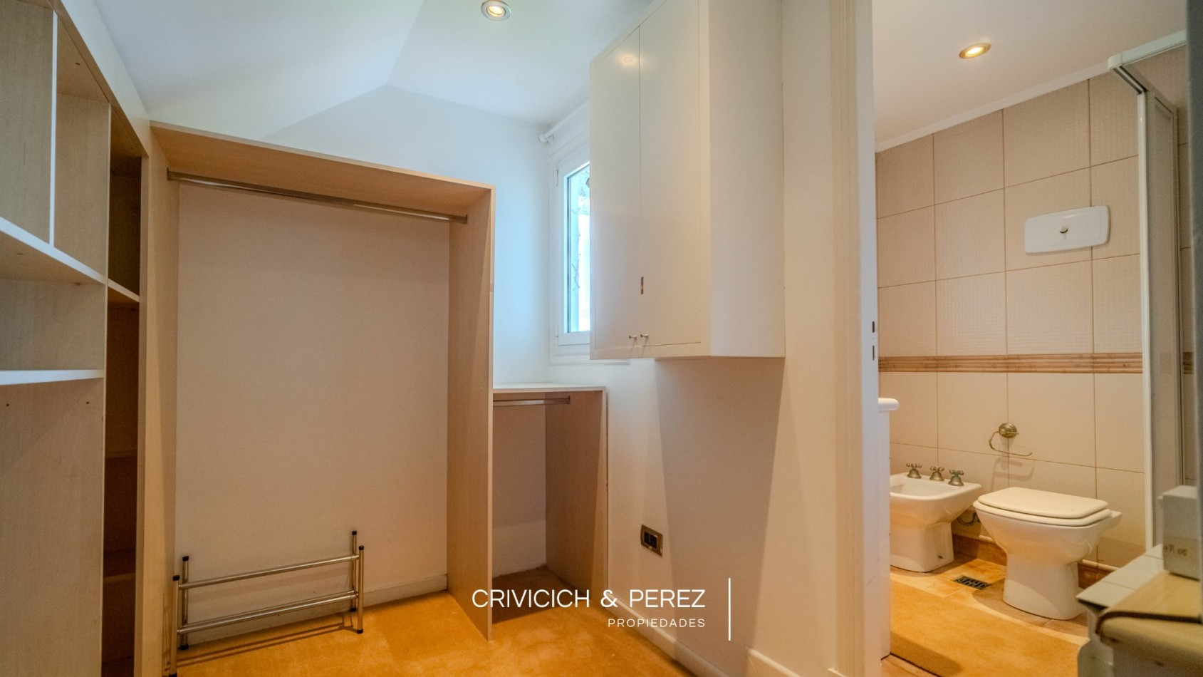 Chalet 5 ambientes en venta - Los Troncos