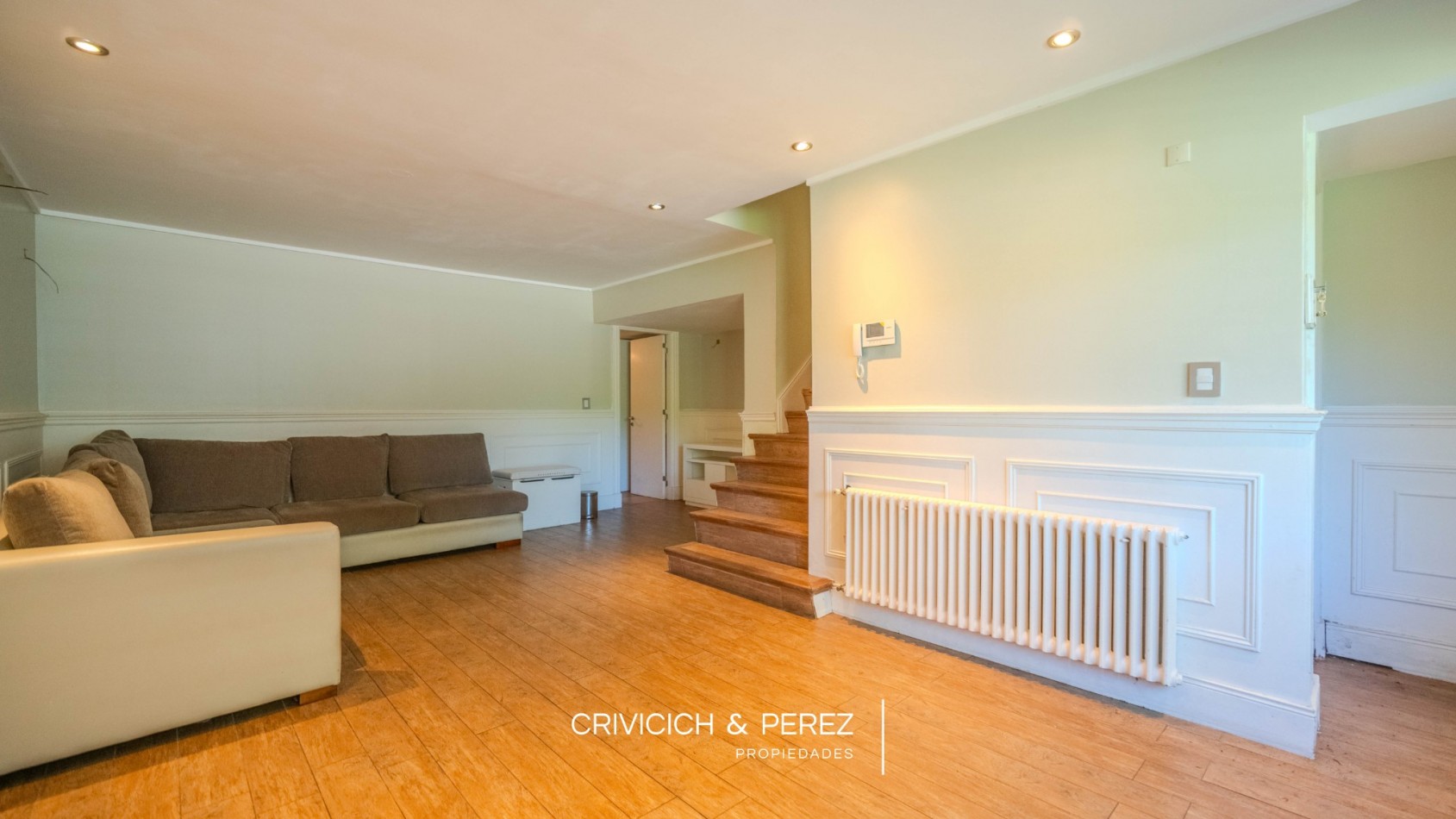 Chalet 5 ambientes en venta - Los Troncos