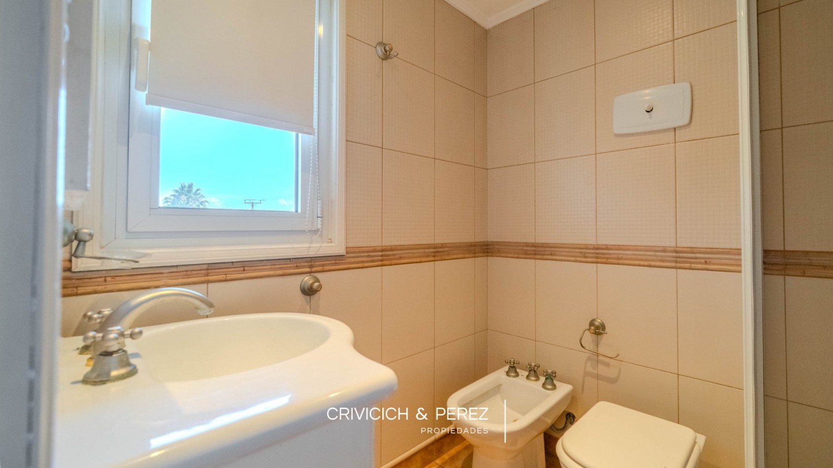 Chalet 5 ambientes en venta - Los Troncos