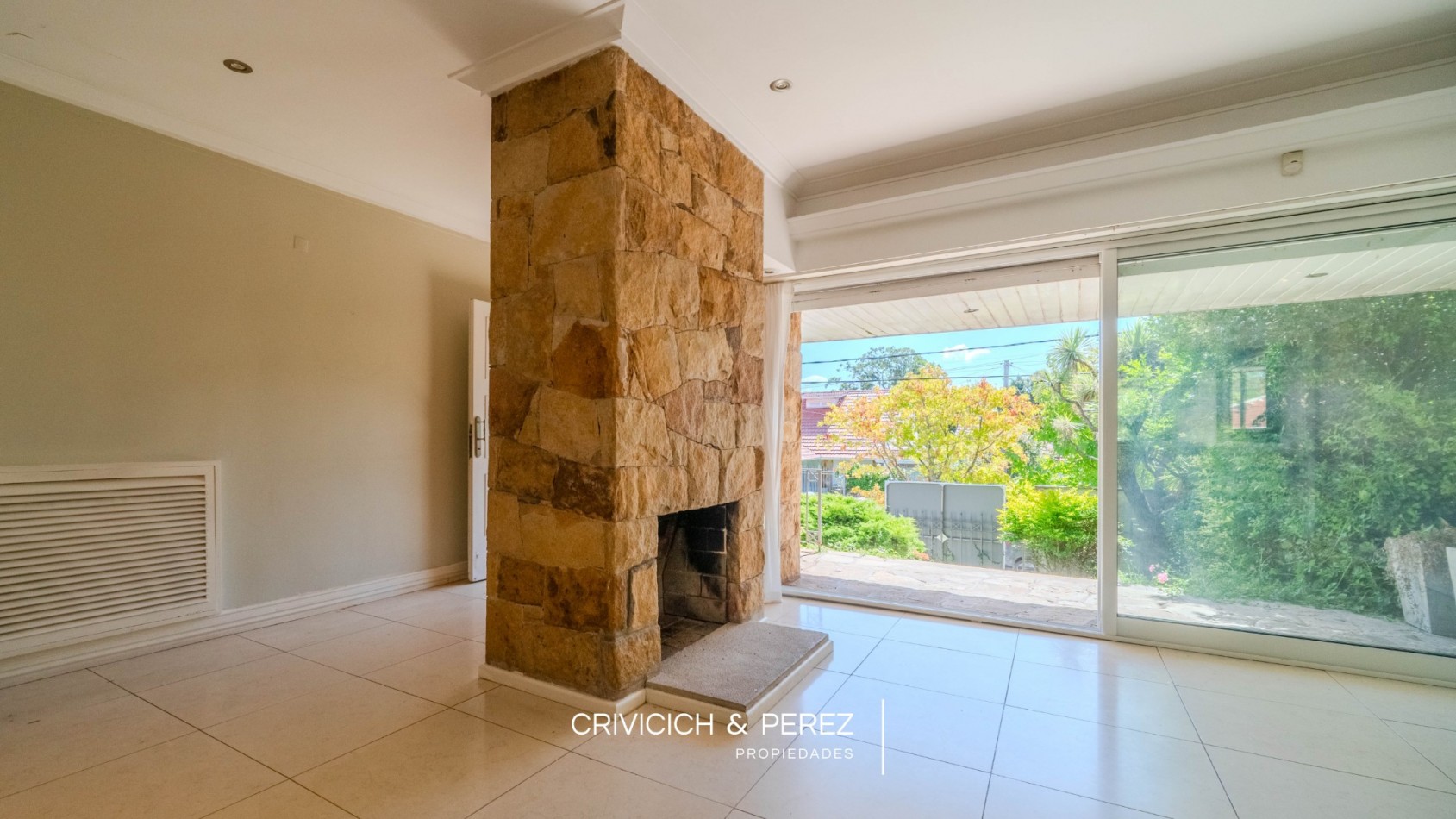 Chalet 5 ambientes en venta - Los Troncos