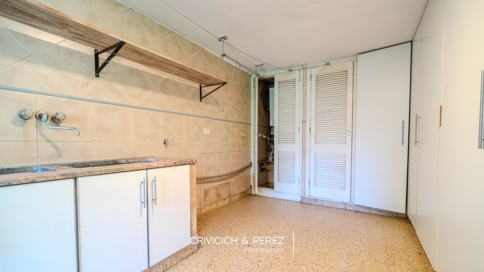 Chalet 5 ambientes en venta - Los Troncos