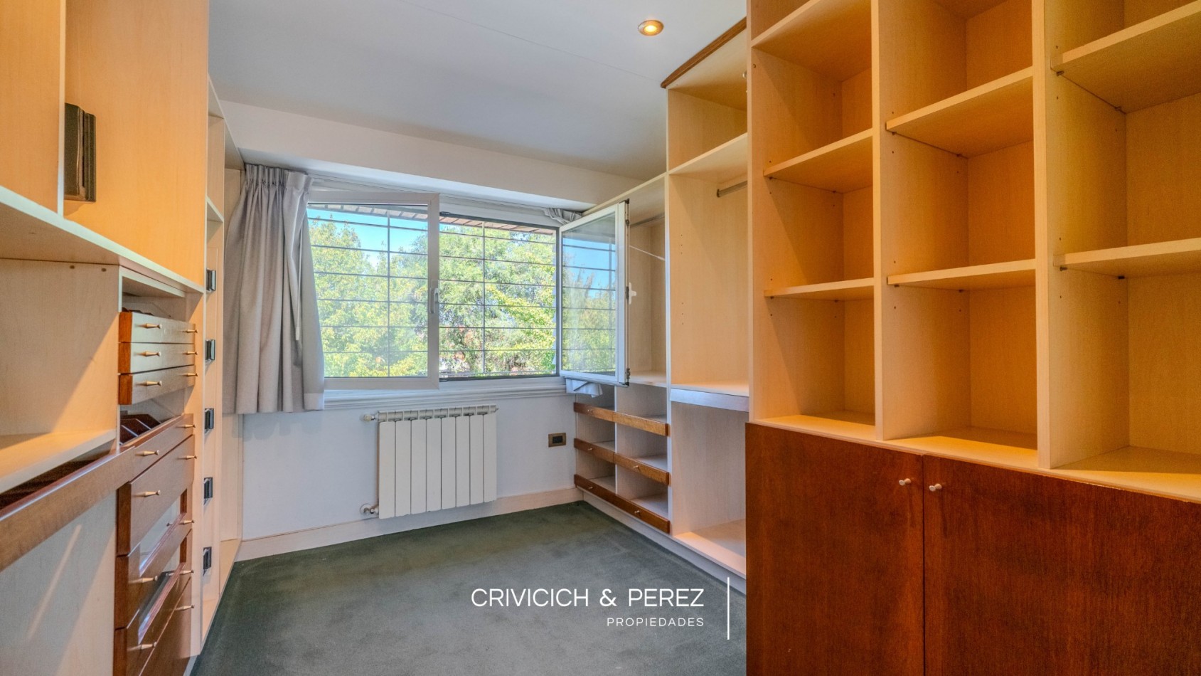 Chalet 5 ambientes en venta - Los Troncos