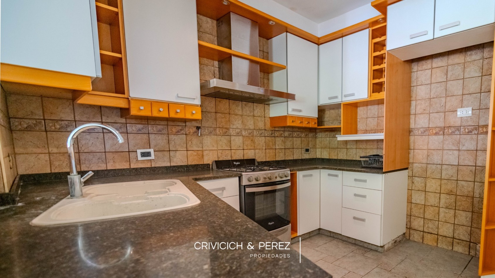 Chalet 5 ambientes en venta - Los Troncos
