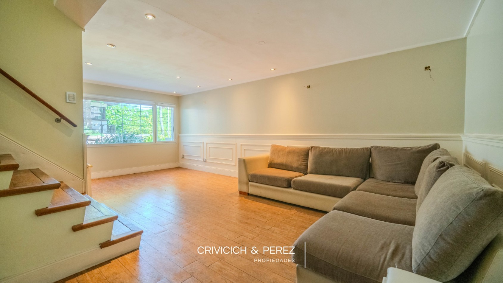 Chalet 5 ambientes en venta - Los Troncos