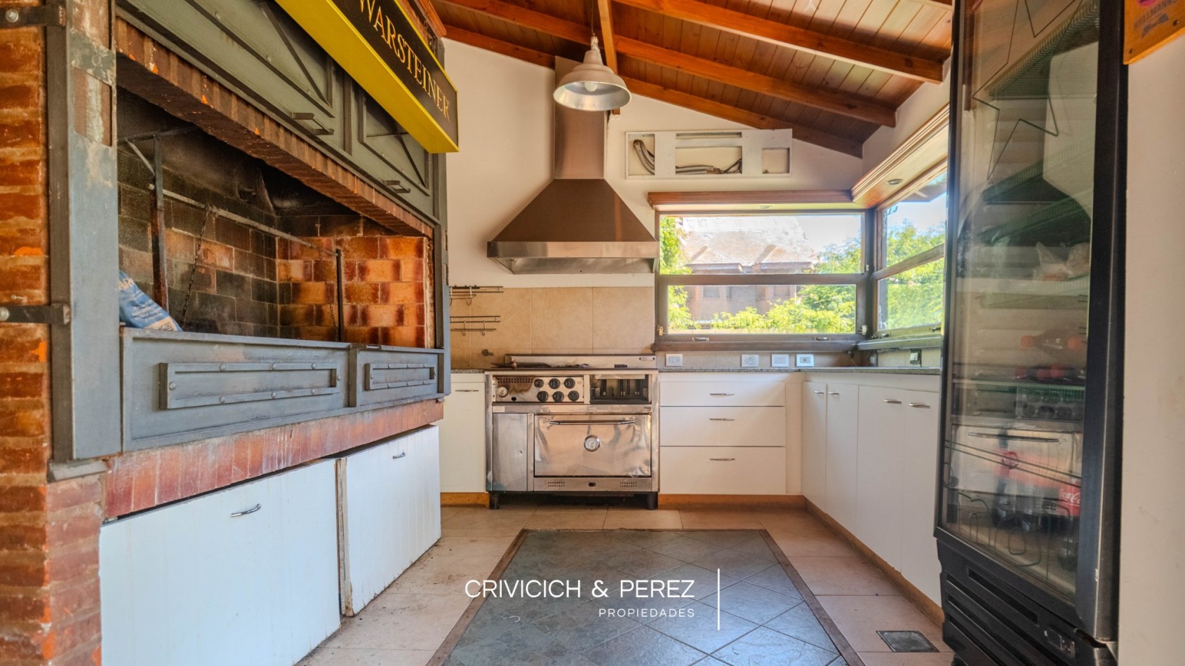 Chalet 5 ambientes en venta - Los Troncos