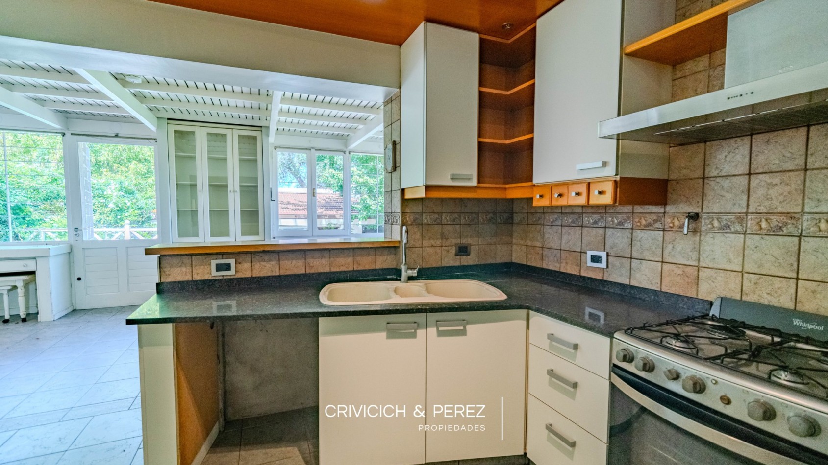 Chalet 5 ambientes en venta - Los Troncos