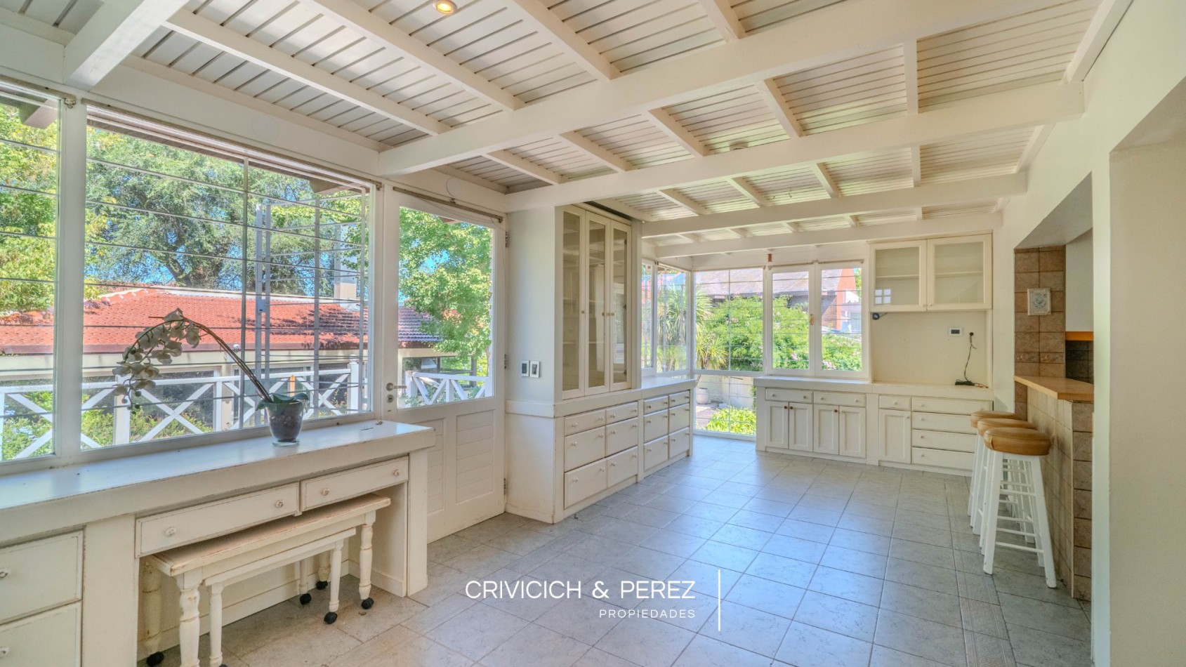 Chalet 5 ambientes en venta - Los Troncos