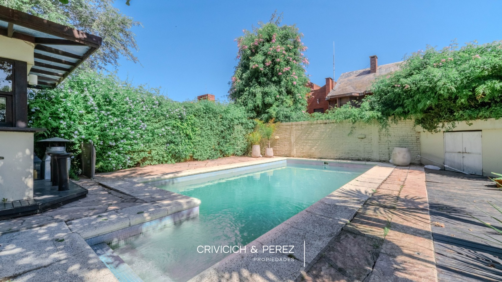 Chalet 5 ambientes en venta - Los Troncos