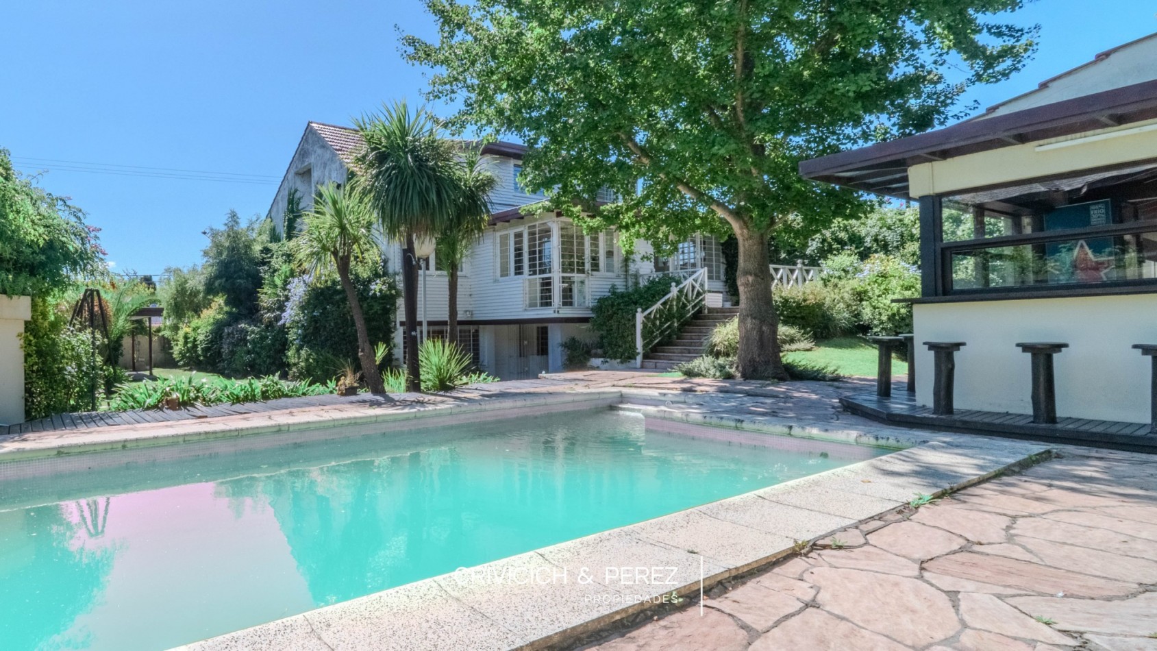 Chalet 5 ambientes en venta - Los Troncos