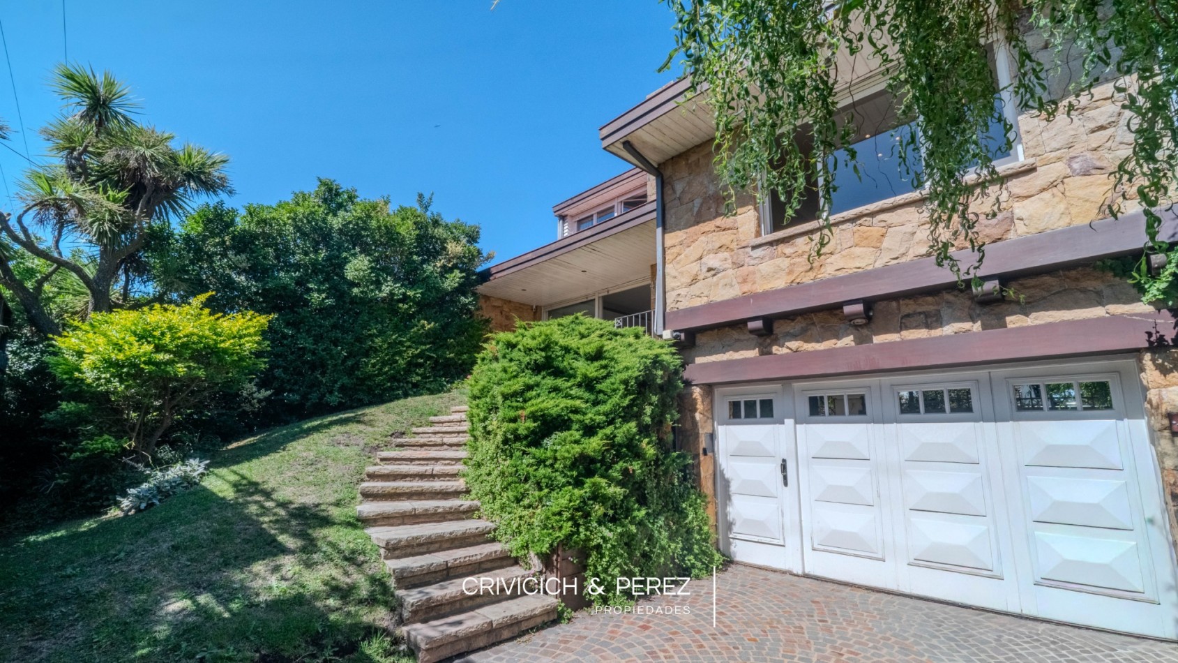 Chalet 5 ambientes en venta - Los Troncos