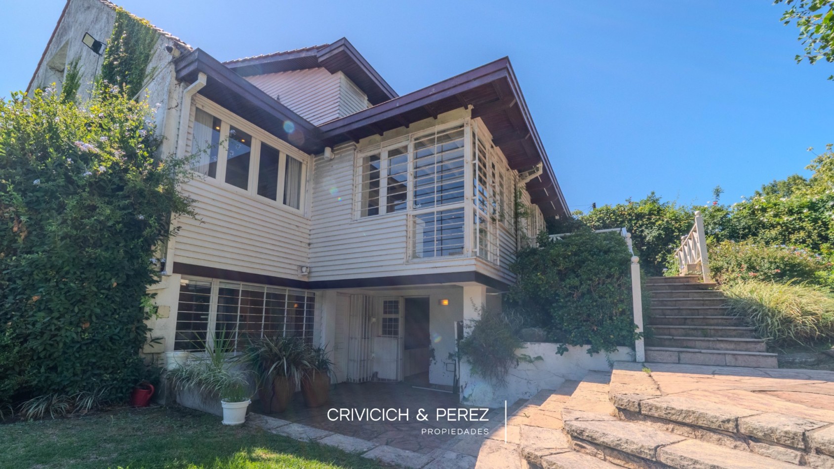 Chalet 5 ambientes en venta - Los Troncos