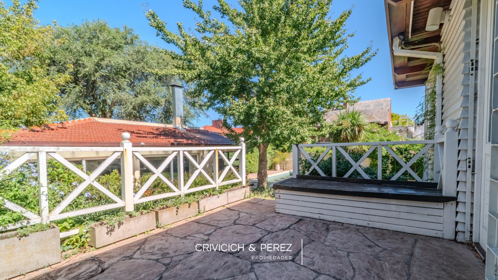 Chalet 5 ambientes en venta - Los Troncos