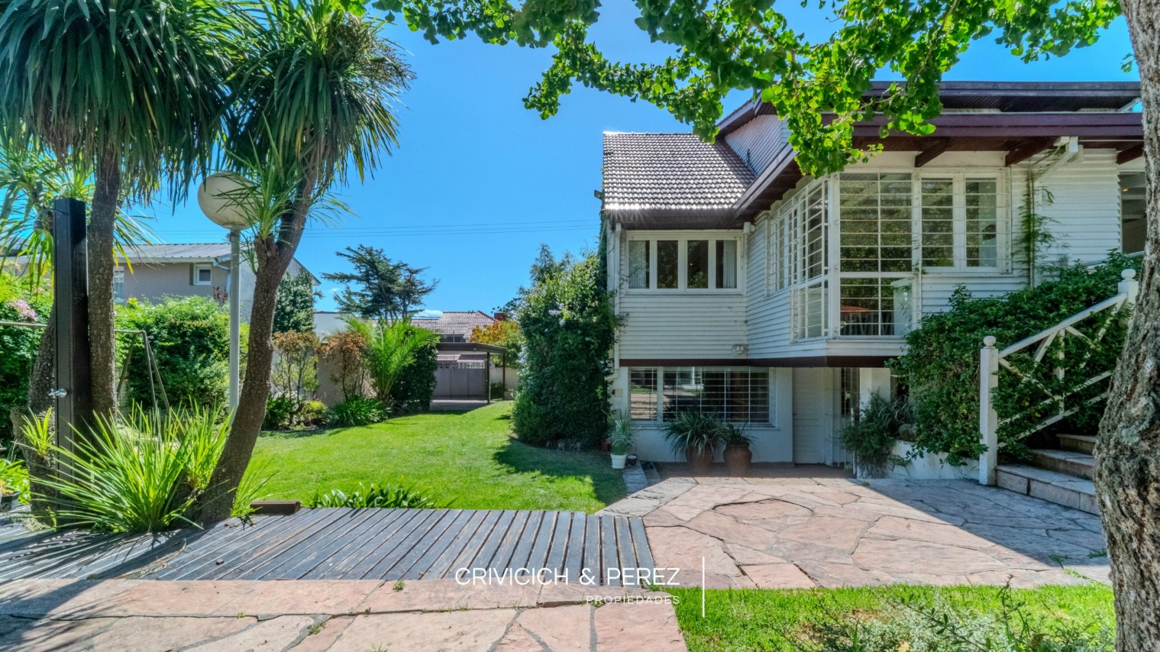 Chalet 5 ambientes en venta - Los Troncos