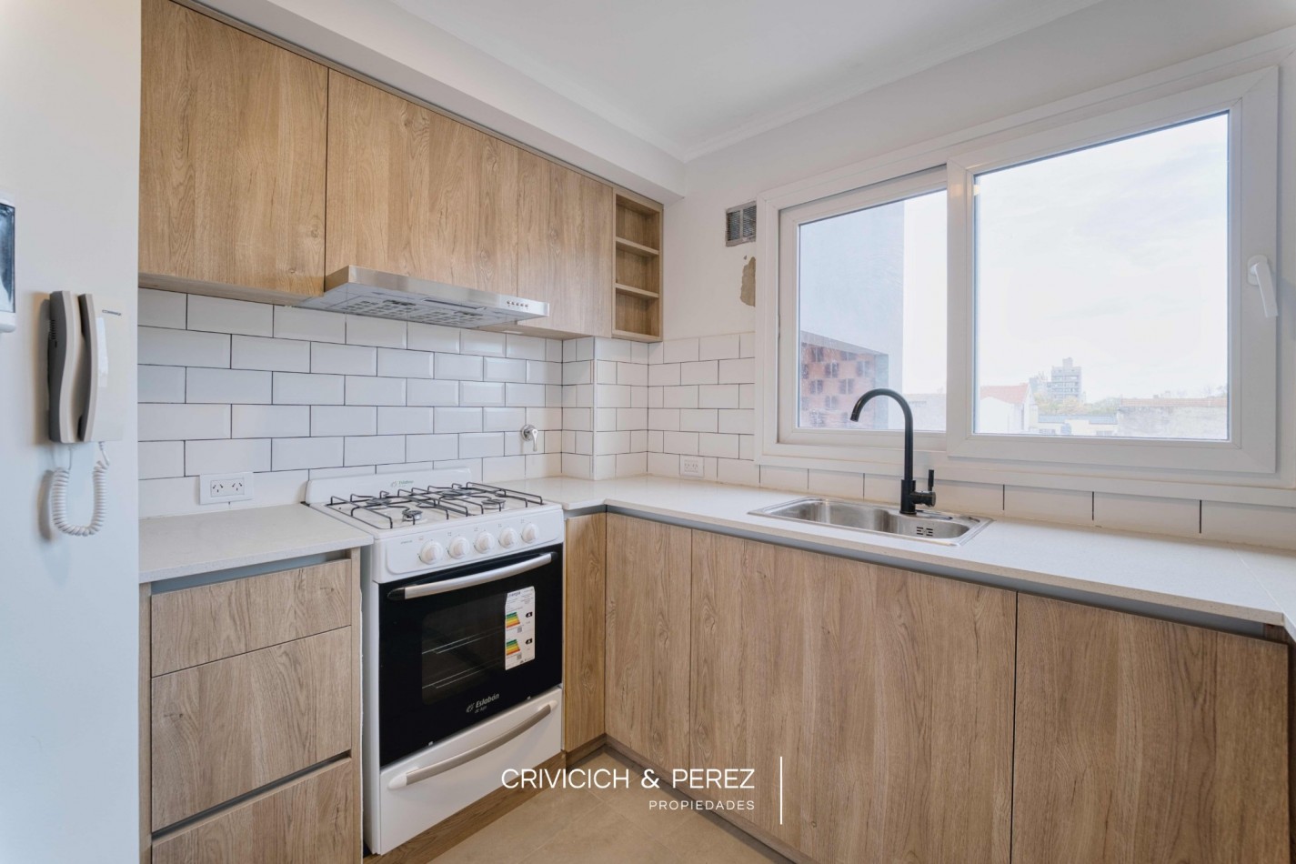 Departamento  3 ambientes a estrenar con parrilla y cochera 
